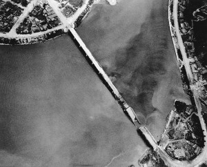 KoreanWar_broken_bridge